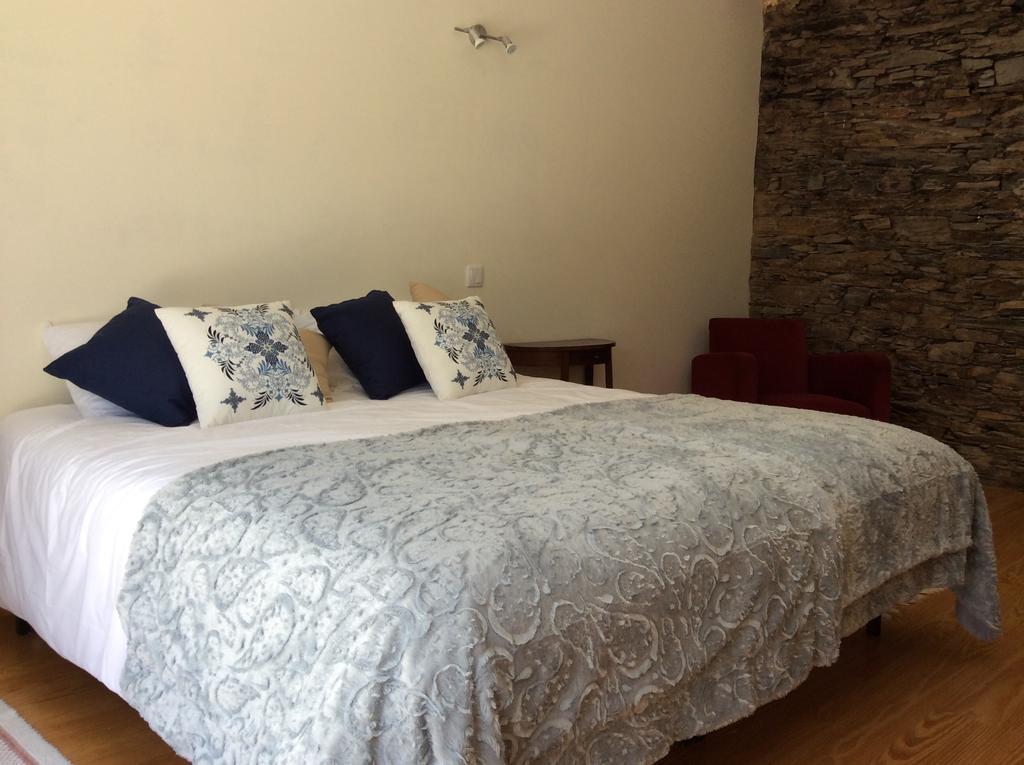 Casa Da Fonte De Santo Antonio Bed & Breakfast Cerdeira Стая снимка